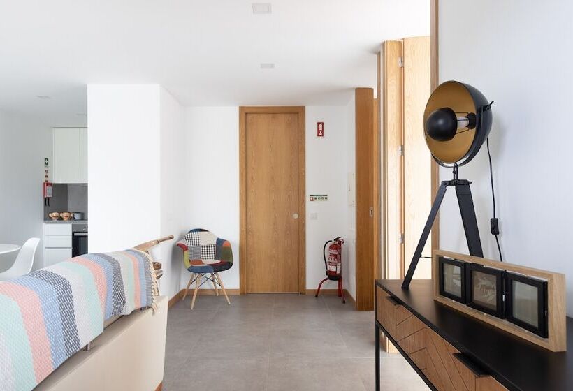 Abraços Dos Avós   Casas De Aldeia