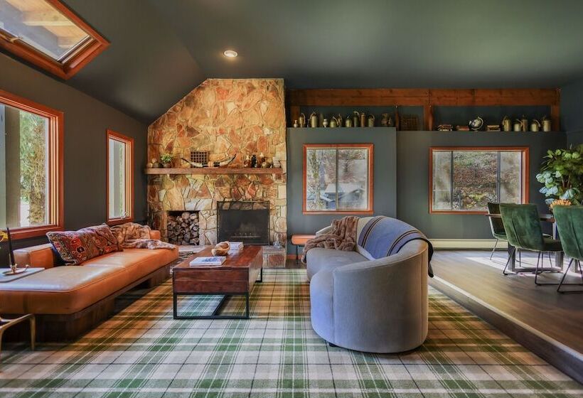 ベッドアンドブレックファースト Outland Chalet & Suites Great Smoky Mountains