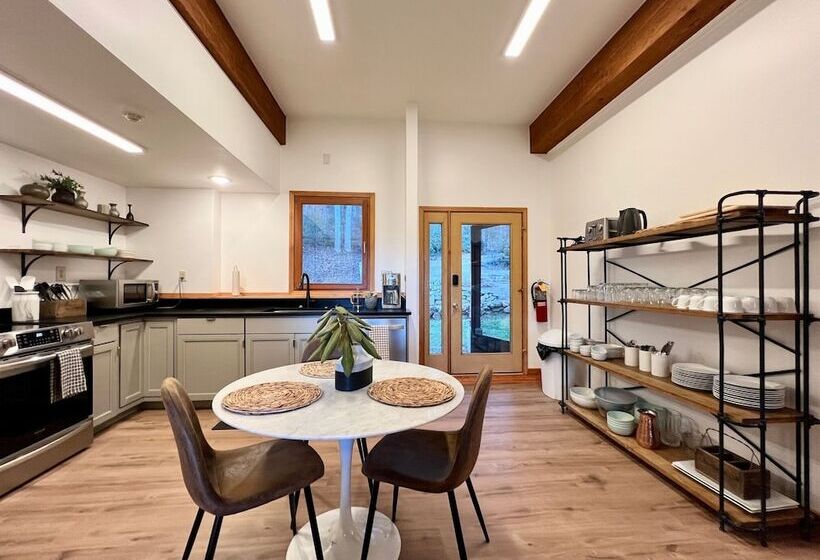 ベッドアンドブレックファースト Outland Chalet & Suites Great Smoky Mountains