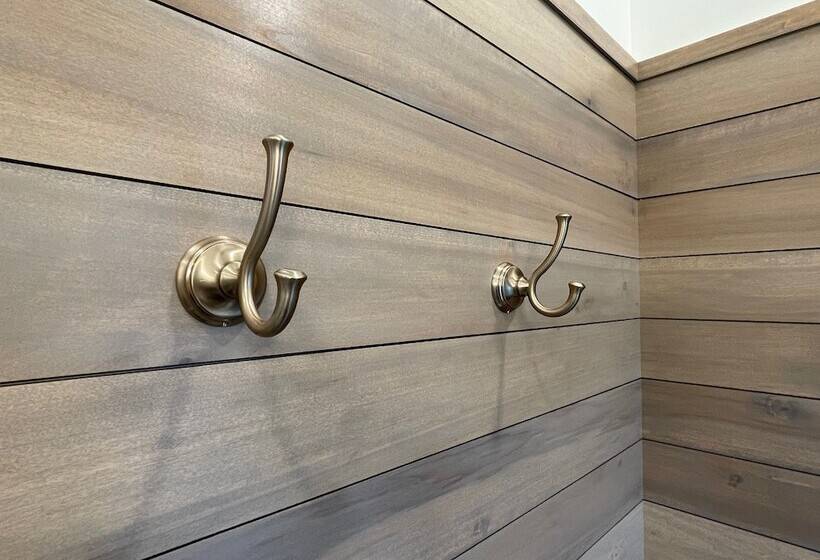 Cottages Above The Tide