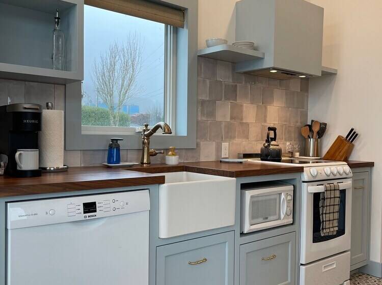 Cottages Above The Tide