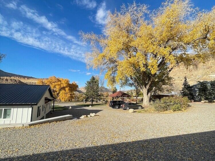 여관 The Homestead