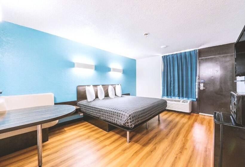 Отель Blue Way Inn Fairmont