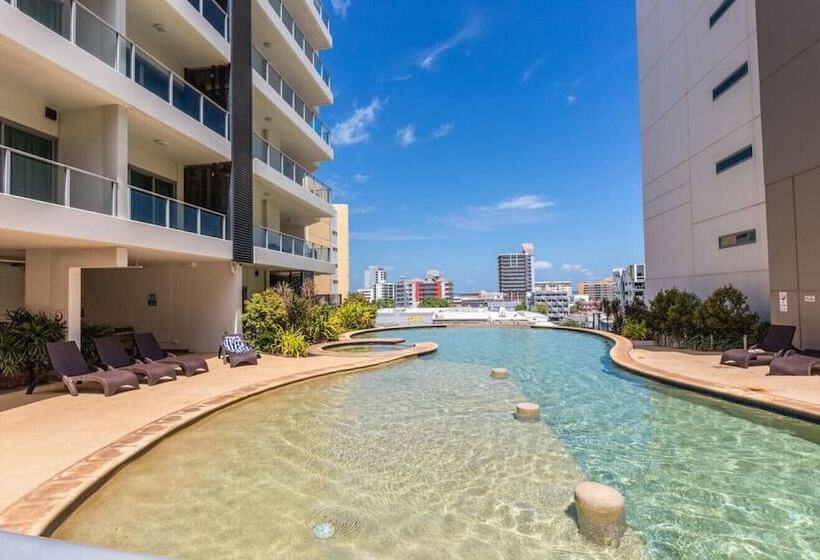 هتل Signatures On Knuckey