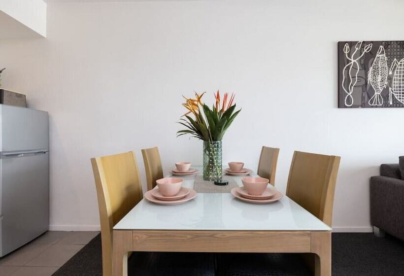 هتل Signatures On Knuckey