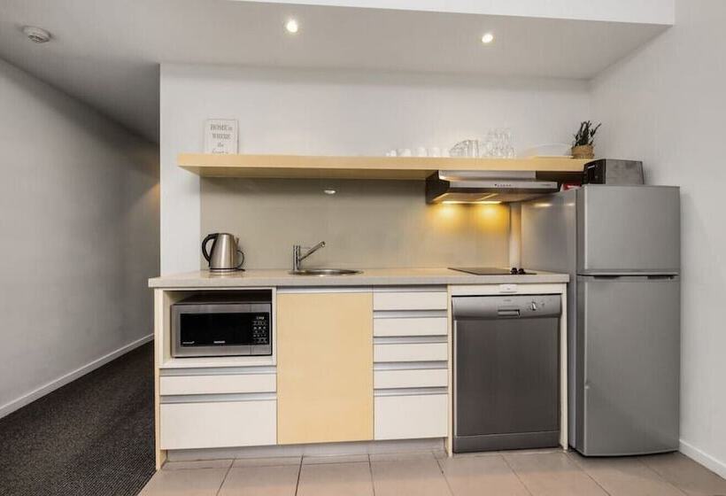 هتل Signatures On Knuckey