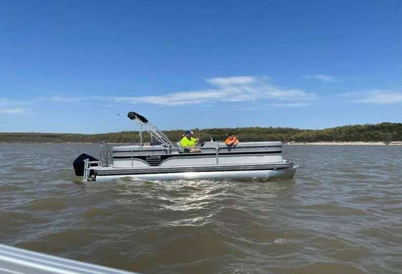 汽车旅馆  Beyonder Marine At Sterett Creek