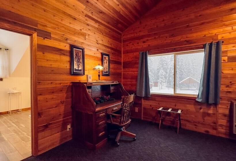 بنسيون Hidden Bear Retreat Center