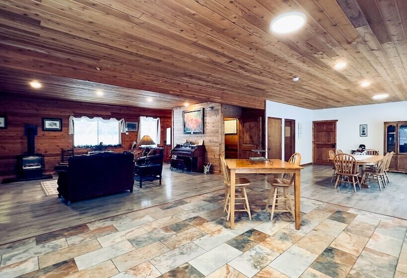 بنسيون Hidden Bear Retreat Center