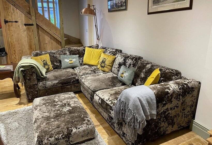اقامتگاه Charming 2 Bed Cottage In Otley