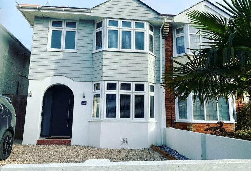 住所  Newly Refurbished 4 Bed House In Bournemouth