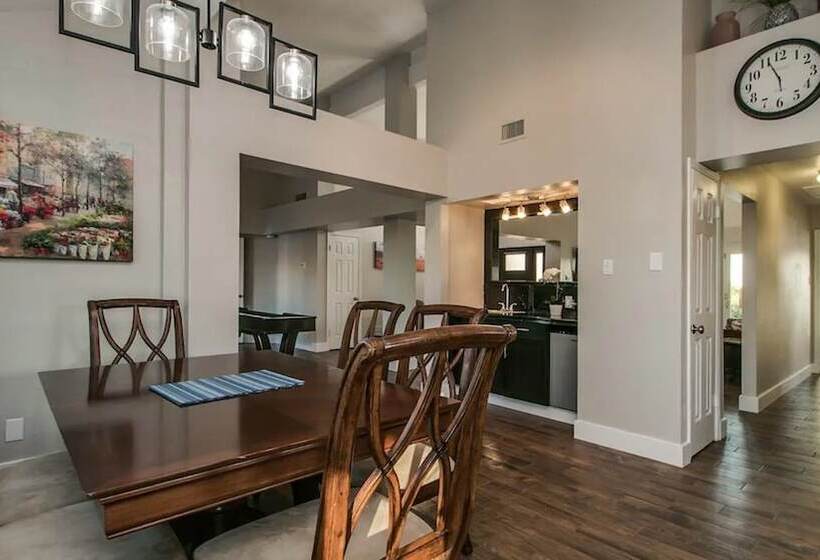 Spectacular Hilltop Home W/resort Like Backyard!