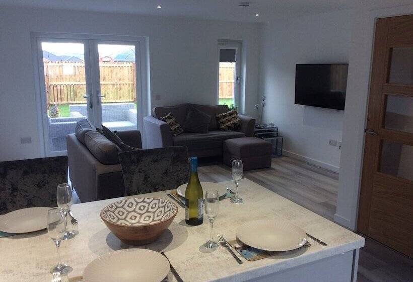 Beautiful Coastal Cottage In St Monans, Scotland