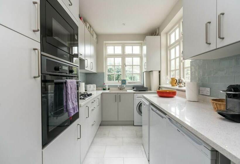 Charming 2bd Garden House  Hammersmith