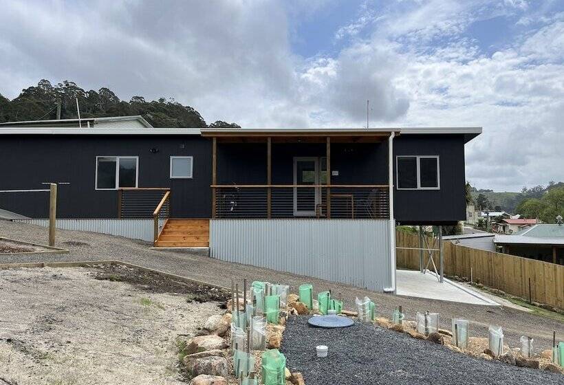 Derby Digs Cabin