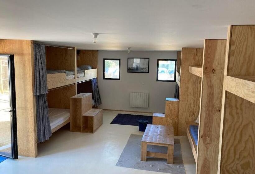 Hostel Manusurf
