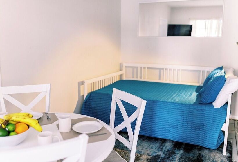 בית מלון כפרי Beachside Gardens Apartments By Lowkl