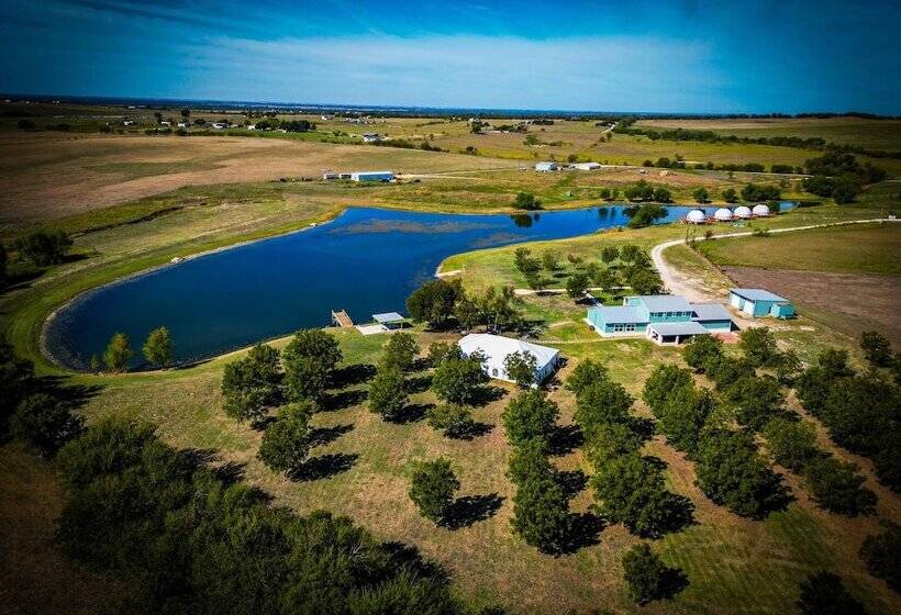 호텔 Lake Serenity Ranch