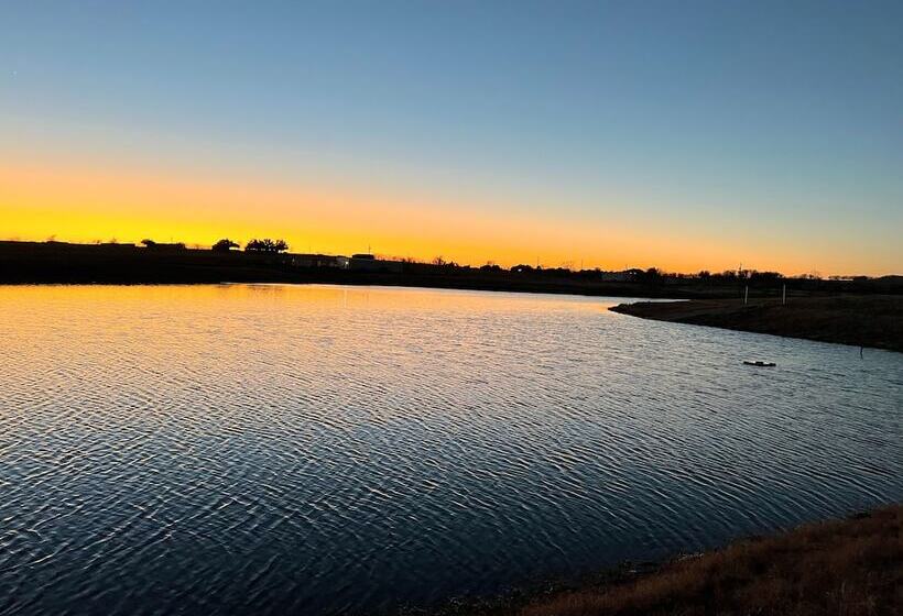 호텔 Lake Serenity Ranch