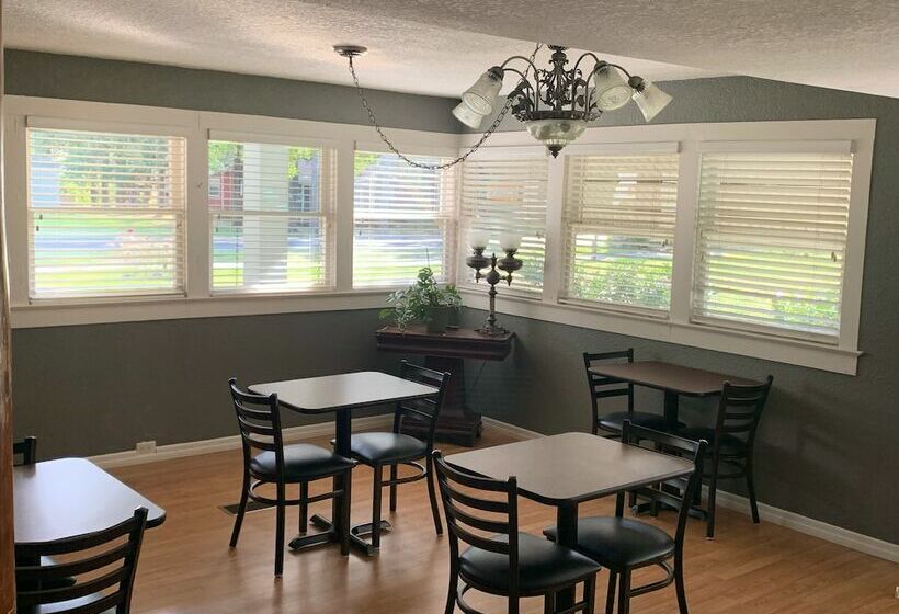 Nature Coast Inn And Cottages