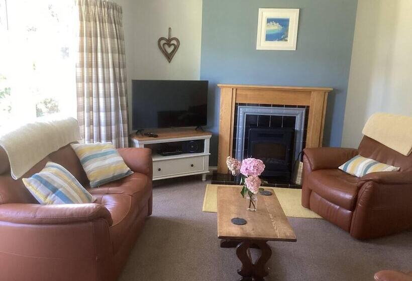 إقامة Bungalow By The Beach, Sleeps 6, Snowdonia, Wales