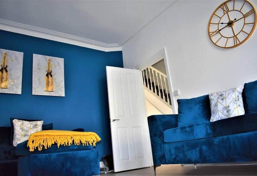اقامتگاه Cosy, Modern House Nearby Seafront   Southend