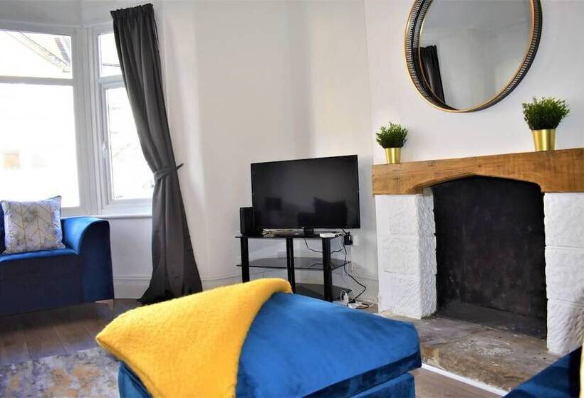 اقامتگاه Cosy, Modern House Nearby Seafront   Southend