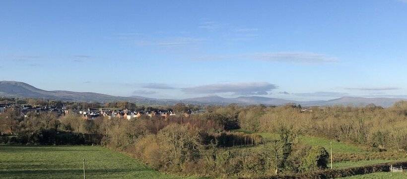 إقامة Captivating & Cosy 4 Bedroom House In Magherafelt