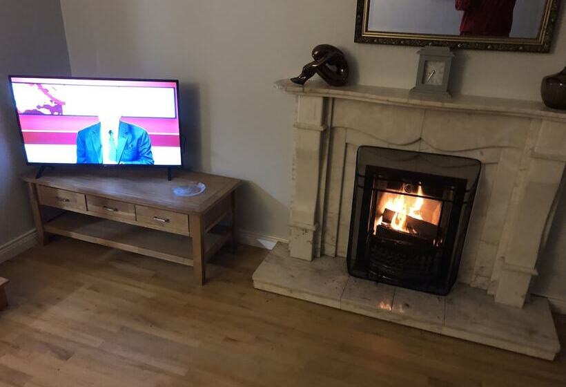 إقامة Captivating & Cosy 4 Bedroom House In Magherafelt