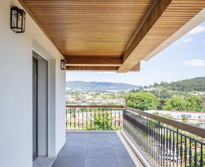 住所  Stunning 6 Bed House In Brito, Guimaraes