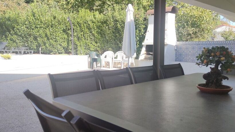 住所  Stunning 6 Bed House In Brito, Guimaraes