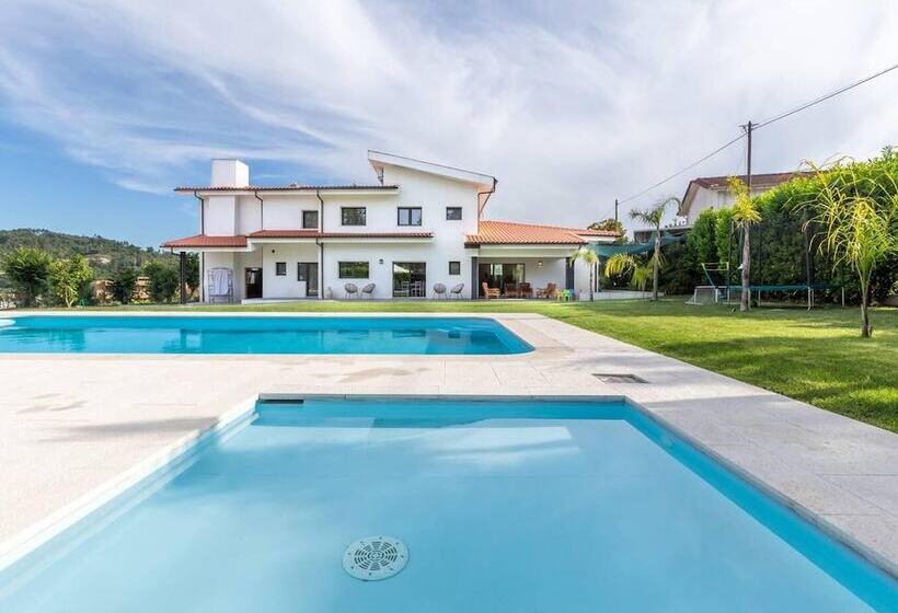 住所  Stunning 6 Bed House In Brito, Guimaraes