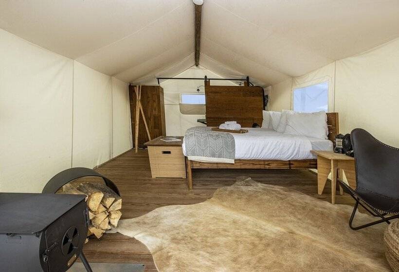 Курорт Under Canvas North Yellowstone   Paradise Valley