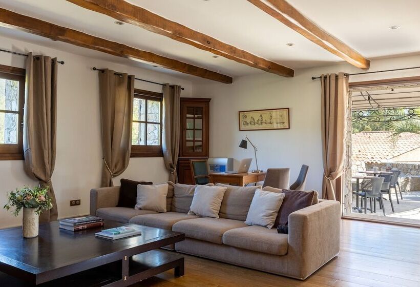 فندق Domaine Du Reginu