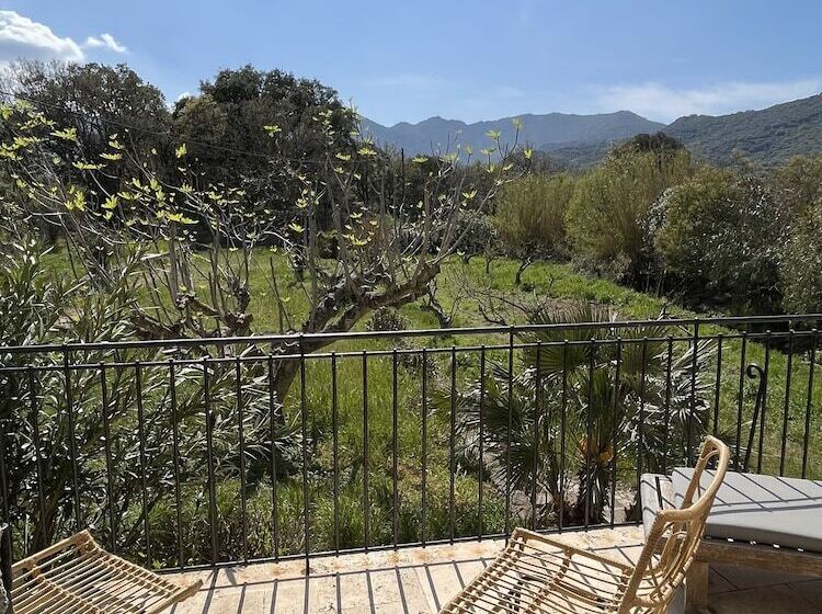 فندق Domaine Du Reginu