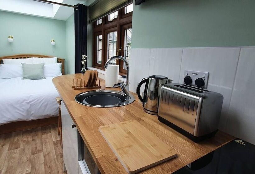 בית מלון כפרי La Al Lodge In Kendal, Gateway To The Lakes