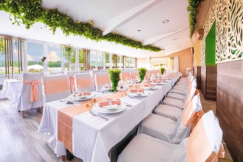 酒店 Mártoni Resort & Restaurant