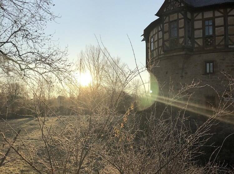 Отель Urlaub Im Wasserschloss Irmelshausen