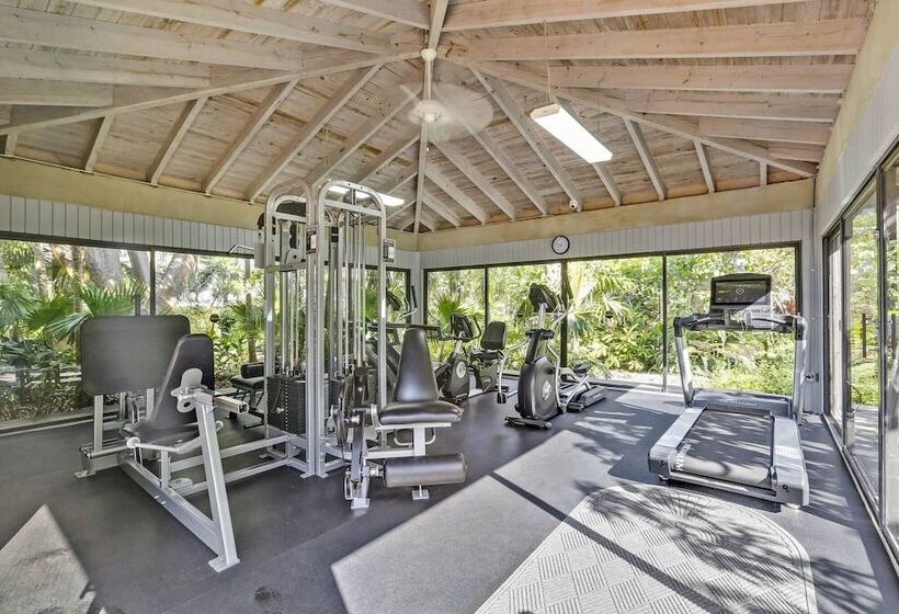 Papaya Place By Avantstay Great Location W/ Balcony, Outdoor Dining, Shared Pool & Hot Tub!
