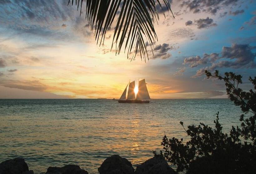 Paradise Place By Avantstay Key West Old Town Condo W/ Shared Pool