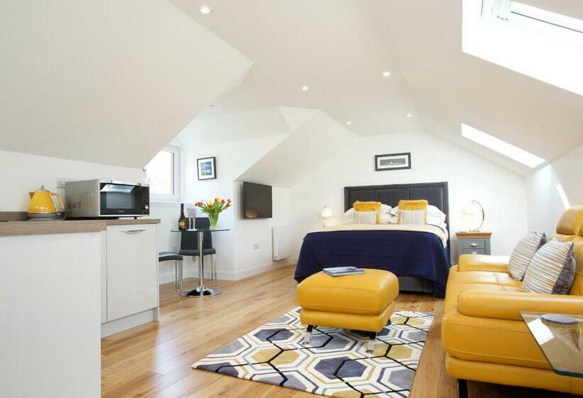 펜션 Dunmurray Lodge Guesthouse And Loft Apartment