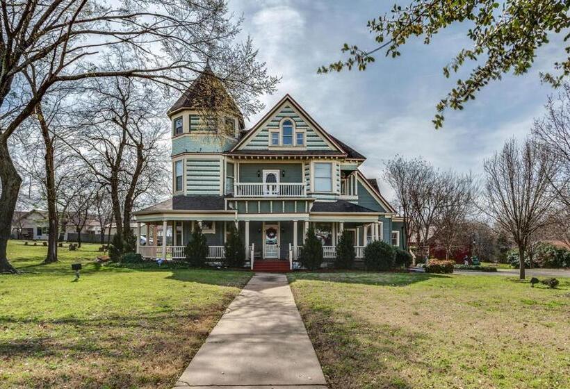 پانسیون Four Winds Victorian Venue & Suites