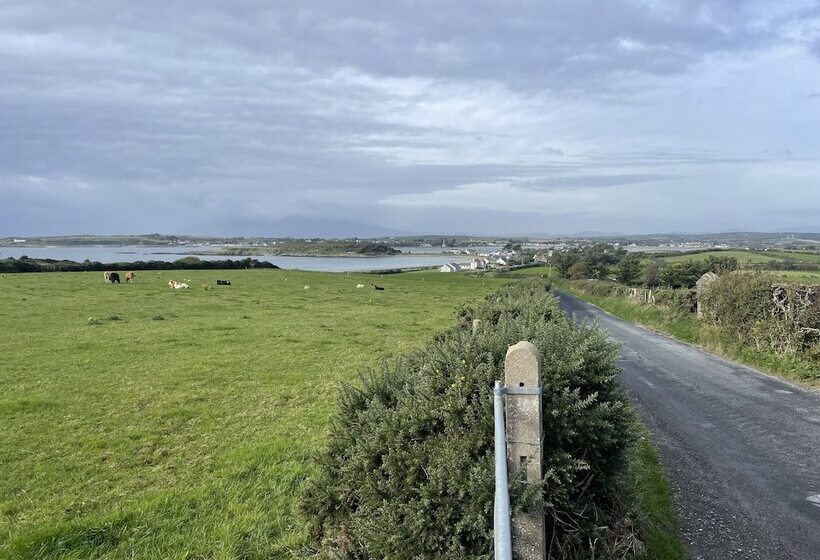 דירת נופש Beautiful 3 Bed House In Sunny Killough Down