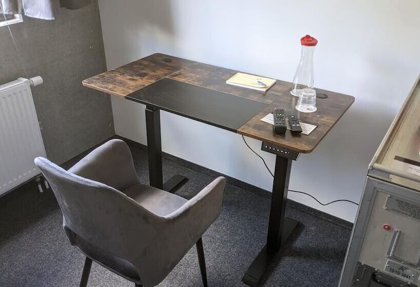 住所  Boardingrooms Direct A8, Close To Stuttgart, 25min
