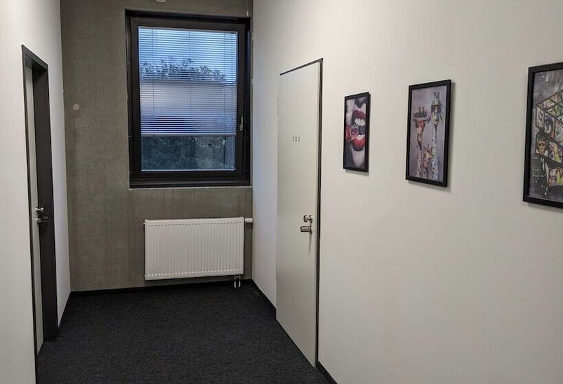 住所  Boardingrooms Direct A8, Close To Stuttgart, 25min