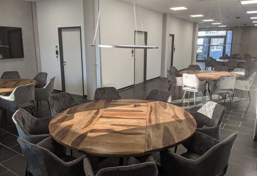 住所  Boardingrooms Direct A8, Close To Stuttgart, 25min