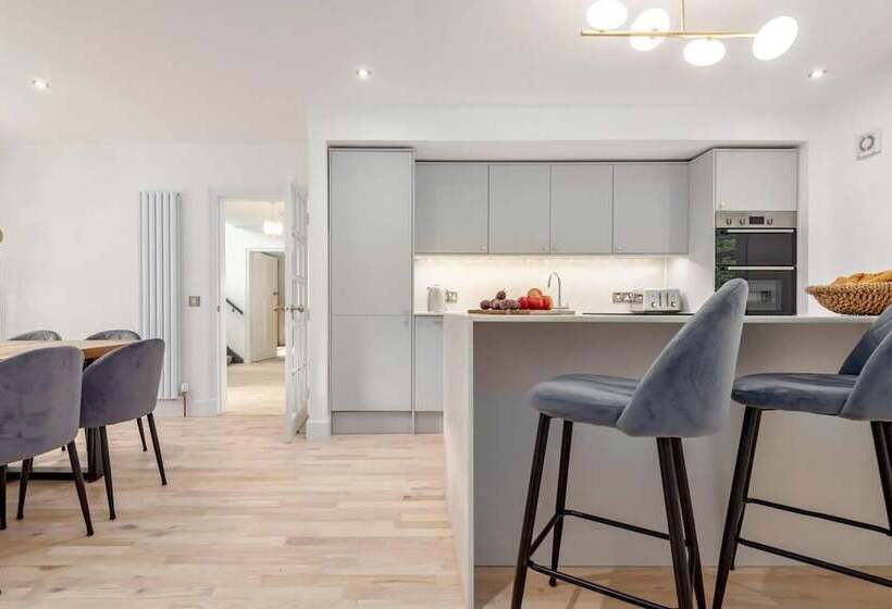 住所  Captivating 4 Bed House In Killin