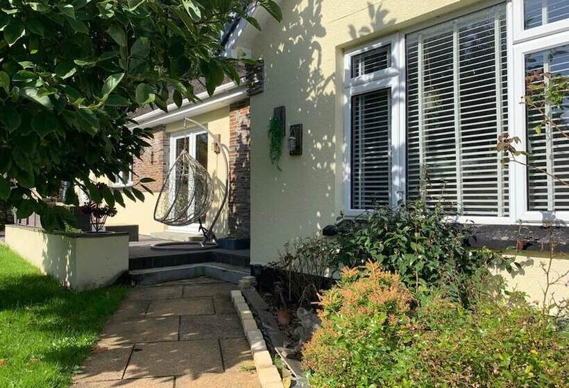 住所  Impeccable 3 Bed Bungalow Near Launceston