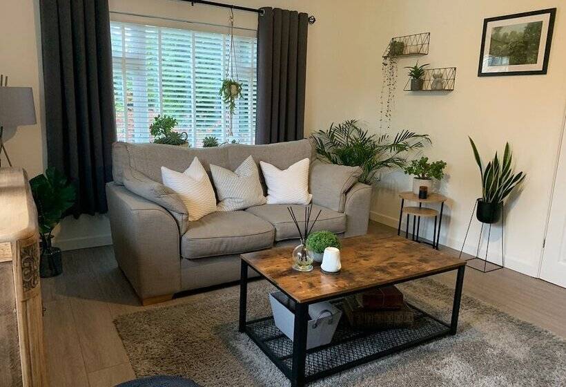 住所  Impeccable 3 Bed Bungalow Near Launceston