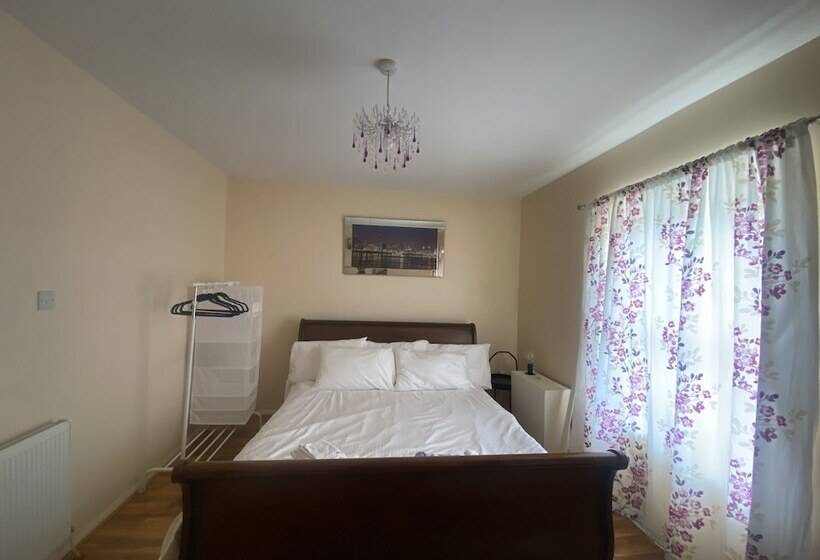 레지던스 Lovely And Cosy House In Cardiff, South Wales
